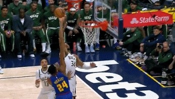 星空体育资讯-排球扣杀大帽！皮克特突破抛投 字母哥补防凶残大帽直接扇出底线